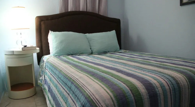 Апартаменты Luxury с 2 комнатами с балконом Calle Aponte- Near Beach and Arts District