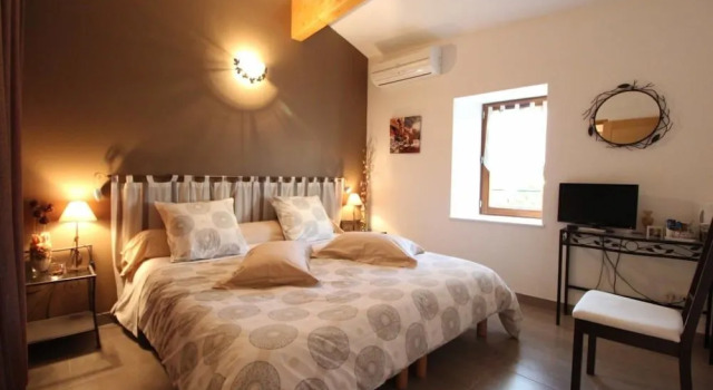 Chambre d'hôtes Le Mas du Moulin, Rezerwuj Hotel Vesseaux Owernia