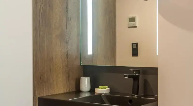 Двухместный номер Standard с балконом Amiral Hotel
