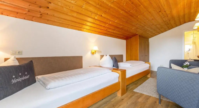 Двухместный номер Deluxe Gästehaus Menkenbauer inkl. Chiemgaukarte