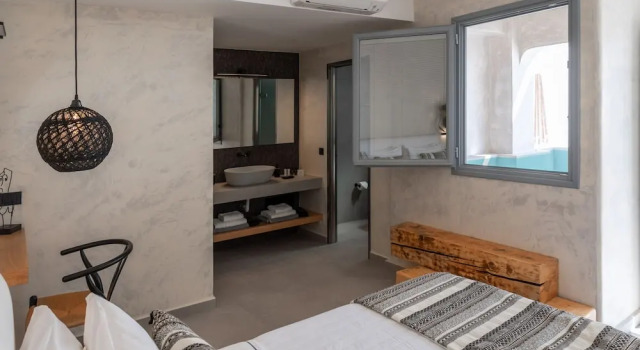 Люкс с балконом Almyra Oia Suites