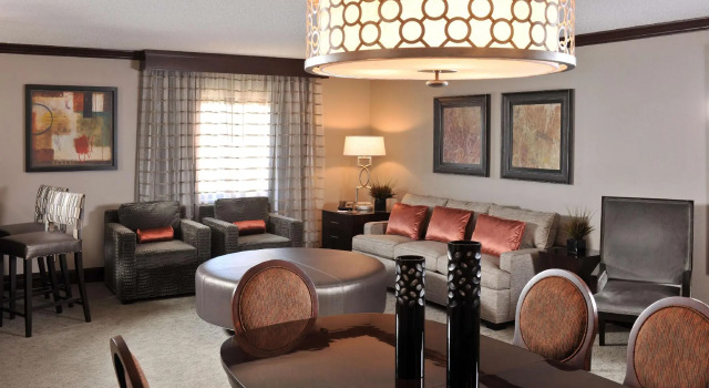 Двухместный люкс President Embassy Suites Des Moines Downtown