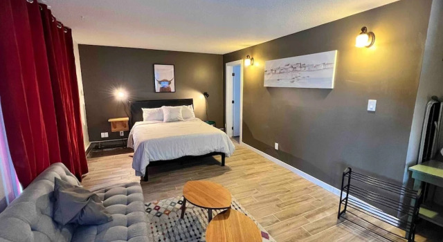 One Bedroom Condo Near Whyte Ave, Book Lejlighed Lejligheder i Central Alberta, Lejlighed