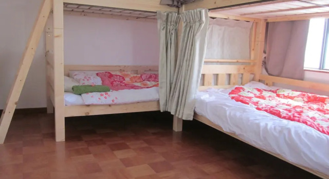 Кровать в общем номере (женский номер) Enman Guest House Osaka