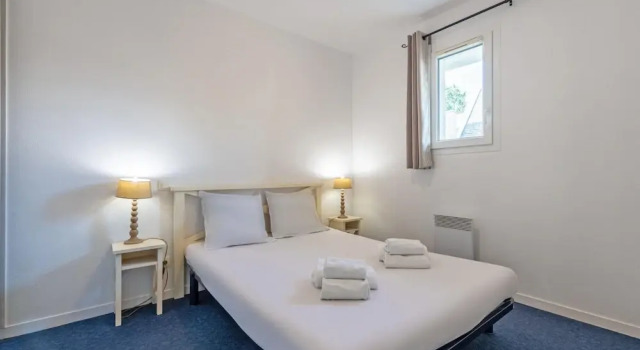 Apartment in France With Balcony & Parking, Забронировать Апартаменты/квартира Отели Плугонвелен с парковкой, Парковка