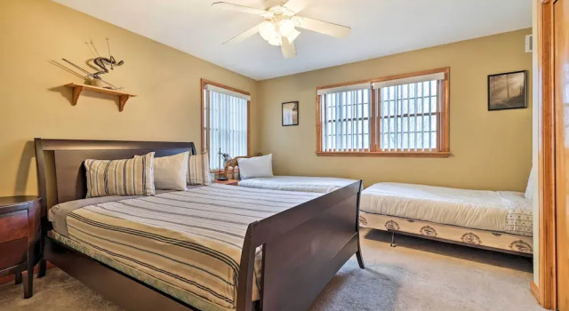Коттедж Hot Tub, Lake Access: Spacious Poconos Getaway!