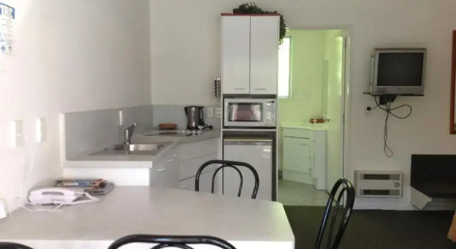 Breeze Motels, Забронировать Мотель Отели региона Уэст-Кост с парковкой, Парковка