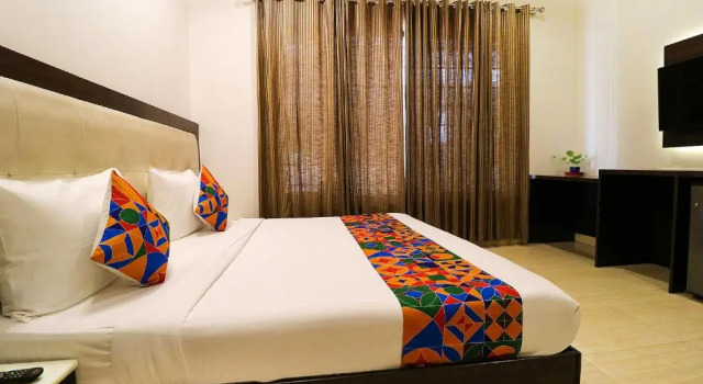Номер Deluxe FabHotel Oyster Villa - Nr Paras Hospitals Sushant Lok 1