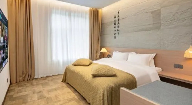 Кровать в общем номере Floral Hotel·Moye Moonlight Hot Spring Hotel
