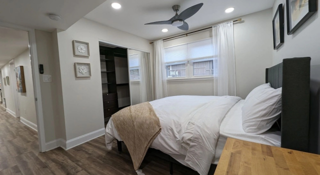 Одноместный люкс Executive Modern Luxe Family & Groups Friendly Bungalow with Patio & Workspace