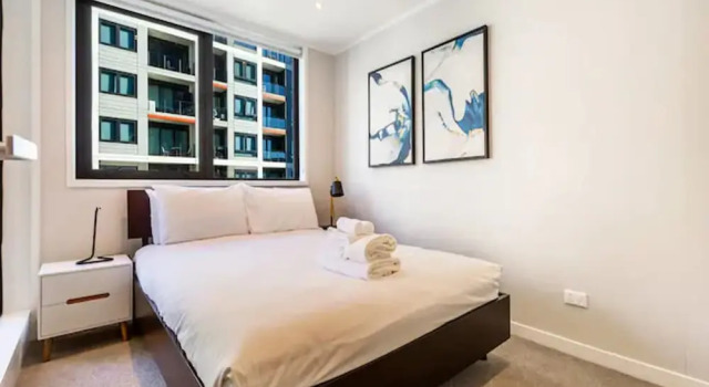 Central & Modern 2-Bedroom Apartment