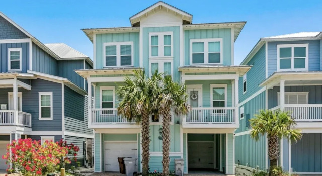 Casa Bella 5 Bedroom Home by RedAwning