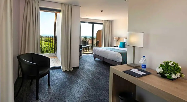 Трёхместный семейный номер Standard Дуплекс Best Western Plus Hotel & SPA Le Schoenenbourg