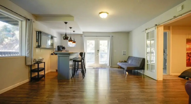 Marbella Lane Eco Friendly Treehouse SFO, Забронировать Дом для отпуска Отели San Mateo County с бассейном, Бассейн