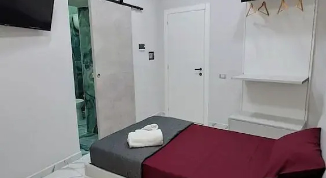 La Finestra sul Borgo by Wonderful Italy, Забронировать Отель Отели Неаполя 3 звезды, рядом с Кафедральный собор Неаполя, 3*