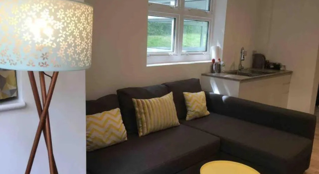 Bright and spacious annex near Lymington with private garden