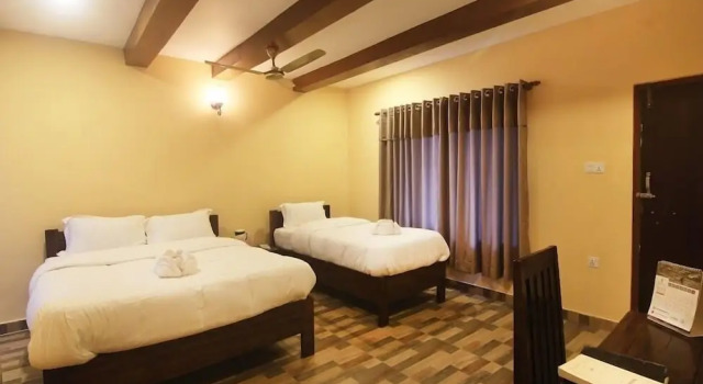Трёхместный семейный номер Standard Chitwan Tiger Camp