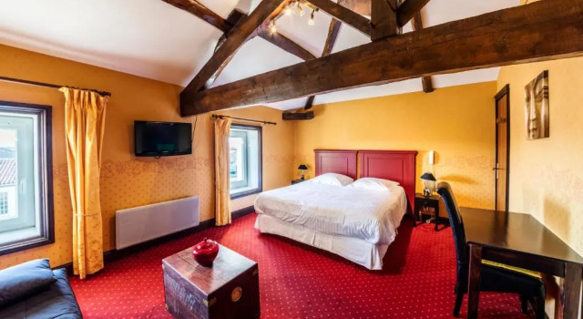 Номер Deluxe Logis Domaine du Prieuré