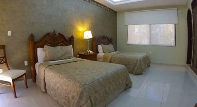 Hotel Villa Florencia, Забронировать Отель Отели Текискиапан с бассейном, Бассейн