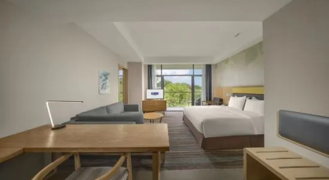 Четырёхместный люкс с балконом Holiday Inn Express Emei Mountain