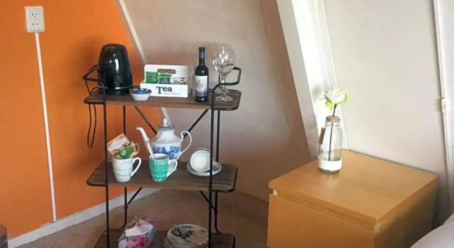 Bed and Breakfast Ineke en John, Забронировать Отель Хофддорп 