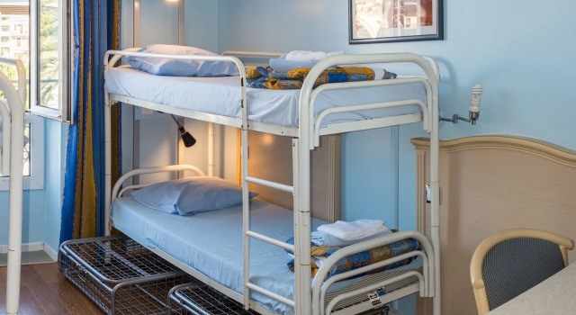 Antares hostel, Забронировать Отель Недорогие отели Ниццы, рядом с Набережная Соединенных Штатов, недорого
