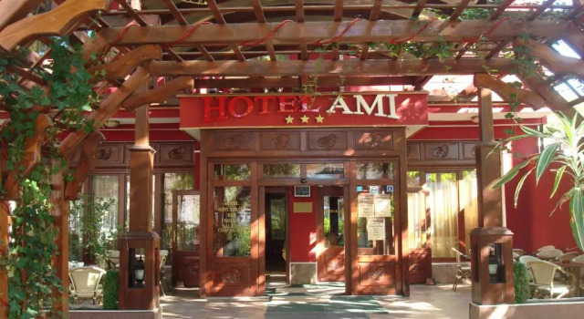 Ami, Rezervovat Hotel Hotely v Bihor s parkováním, Parkování