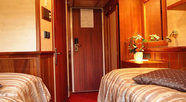 Florentina Boat Hotel, Rezervovat Hotel Hotely v Praha s parkováním, poblíž Wallenstein Garden, Parkování