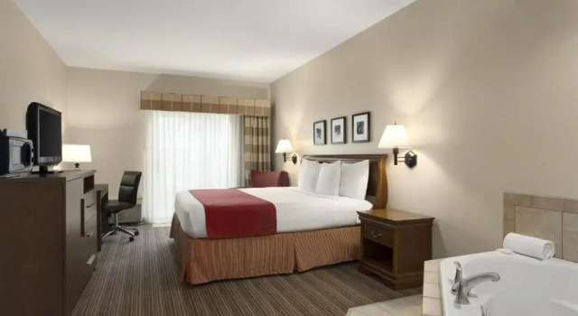 Люкс Country Inn & Suites by Radisson, Cedar Rapids Airport, IA