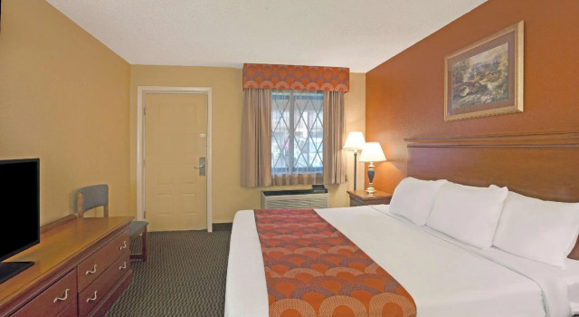 Двухместный номер Standard Super 8 by Wyndham Downtown Gatlinburg at Convention Center