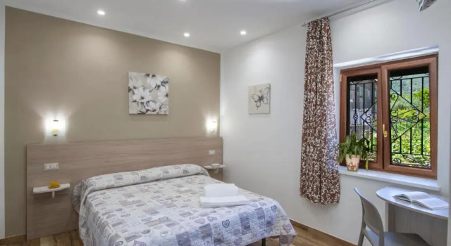 B&B Il Girasole, Забронировать Отель «постель и завтрак» Отели Аджерола с парковкой, Парковка