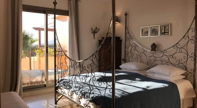 6482 - Luxury one level Penthouse