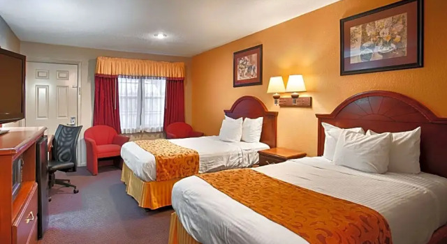 Четырёхместный номер Standard Best Western Delhi Inn