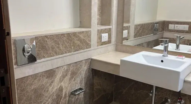 Номер Premium с балконом Karon Hotel - Lajpat Nagar