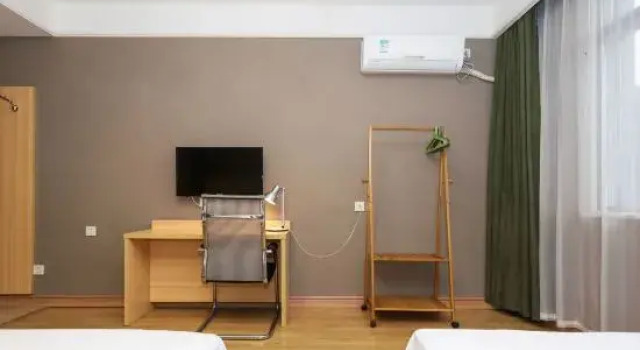 Люкс Homeinn Hotel (Nanchang Bayi Square Second Affiliated Hospital)