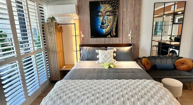 Студия Deluxe West End Central Apartments