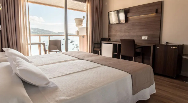 Top Floor Double room with balcony and with sea view Seramar Hotel Comodoro Playa