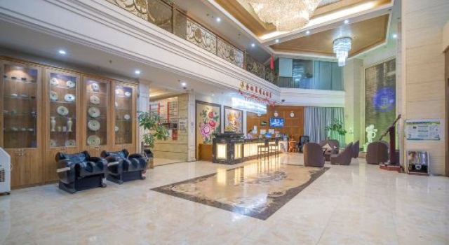 Golden Platinum Lai Hotel （Cultural Park Plaza Store）, Rezerwuj Hotel Hotele w Baise z parkingiem, Parking