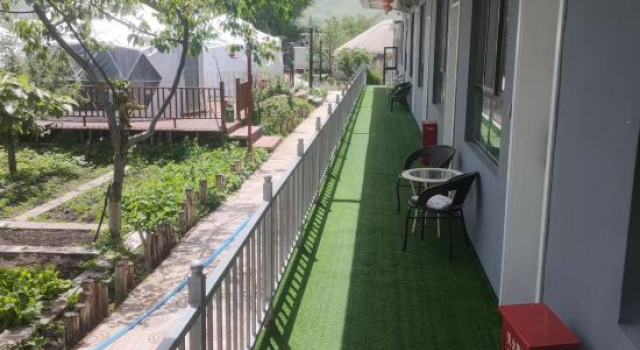 Nalati Four Seasons Spring B&B, Prenota Bed & breakfast Hotel a Xinjiang con parcheggio, Parcheggio