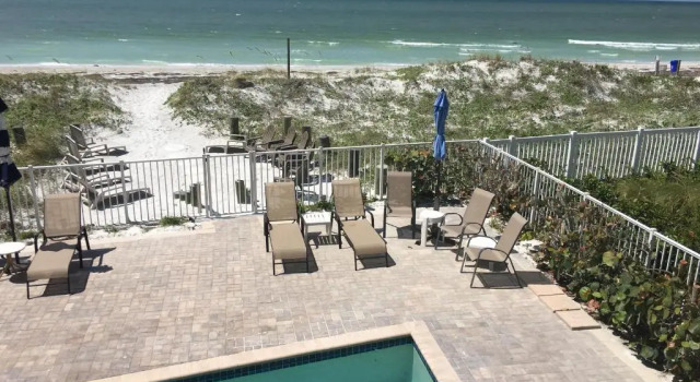 Апартаменты Joyce's Beachfront Suite 3