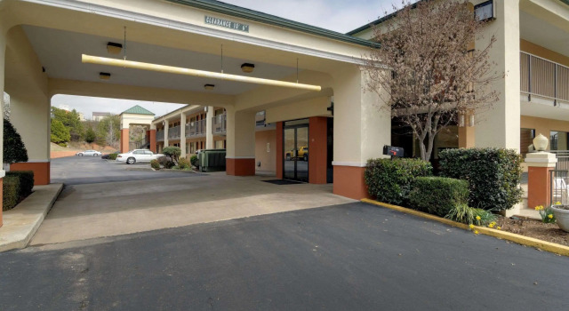 Quality Inn & Suites Clarksville, Забронировать Отель Кларксвилл Ozarks