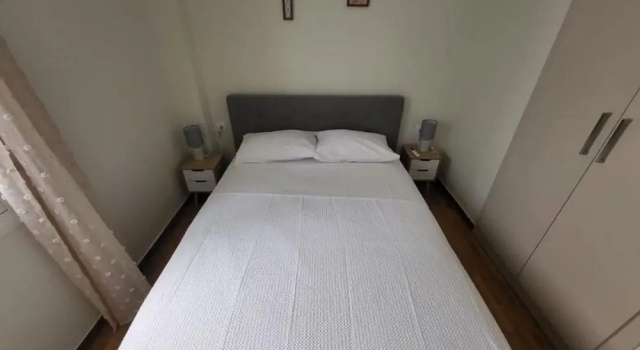 2 bd Renovated Flat at Acropolis