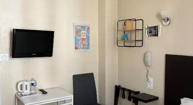 Одноместный номер Standard с видом на город Hôtel Eden - La Baigneuse