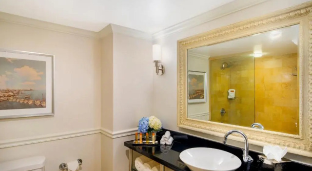 Четырёхместный номер Standard с видом на море The Shores Resort & Spa