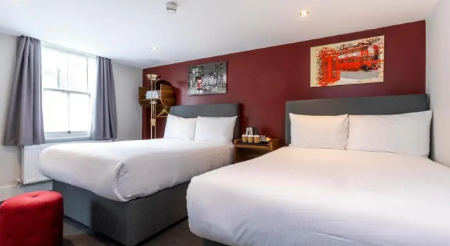 Четырёхместный номер Standard Royal Park Hotel