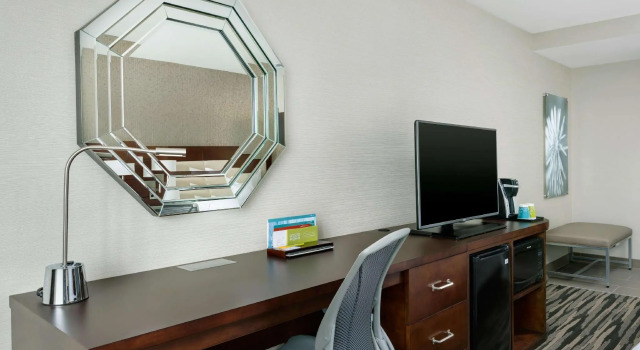 Четырёхместный номер Standard Hilton Garden Inn Palo Alto