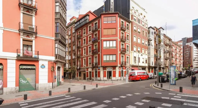 Muy Luminoso a 5 min del centro de Bilbao, Book Hotel Bilbao 