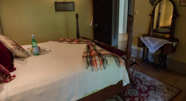 Montrose Inn, Varaa Hotelli Quinte West Ontario