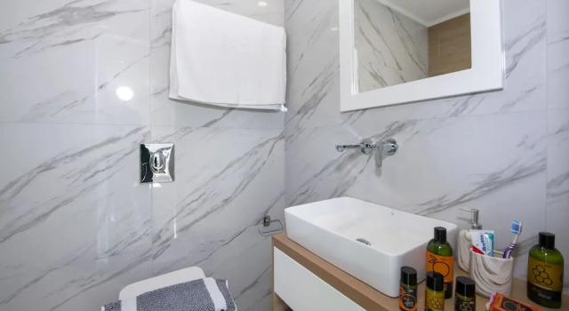 Четырёхместный номер Standard с балконом Deluxe City Hotel