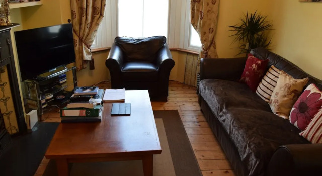 Country Style 3 Bedroom Victorian House
